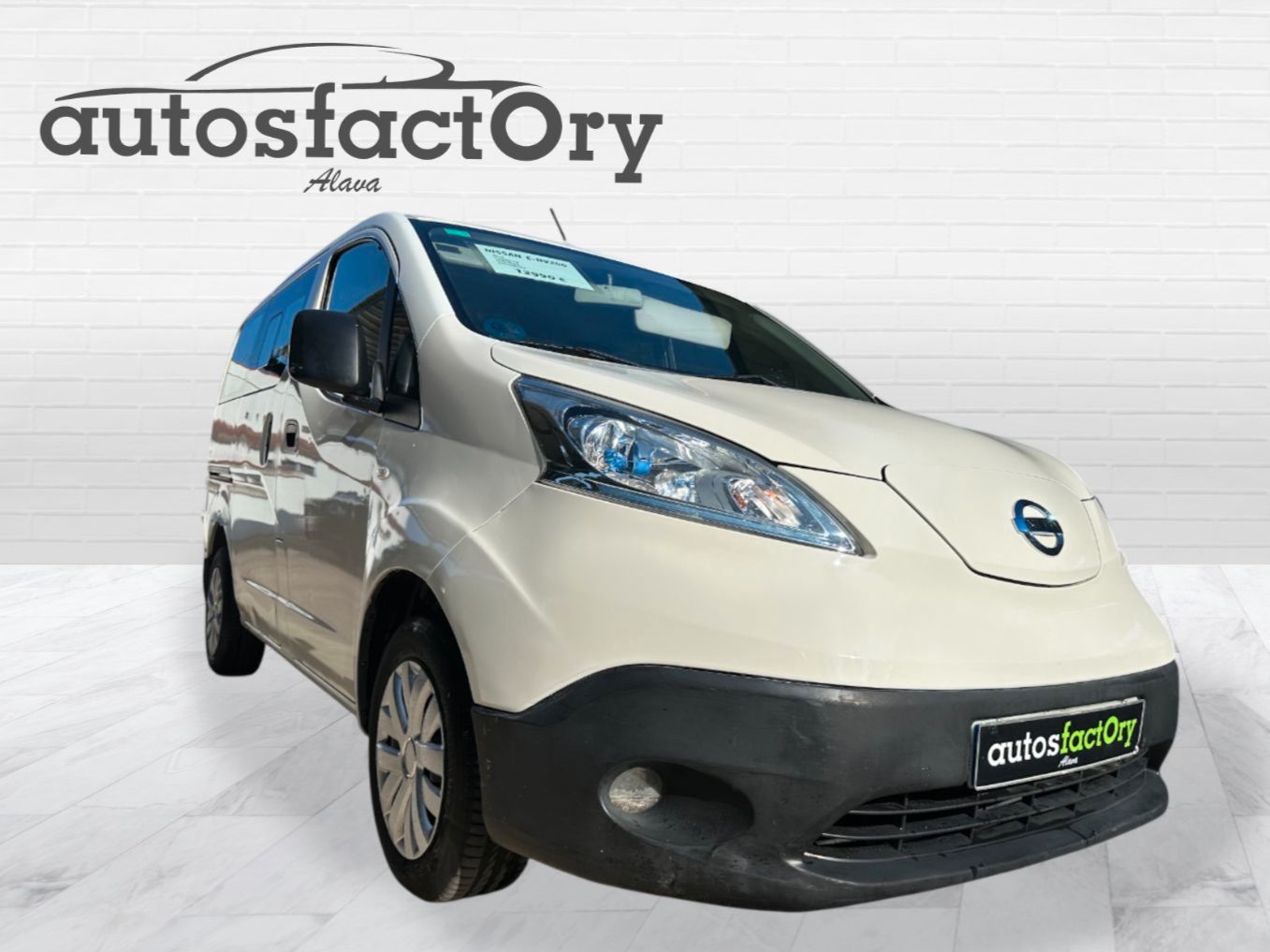 NISSAN E-NV200